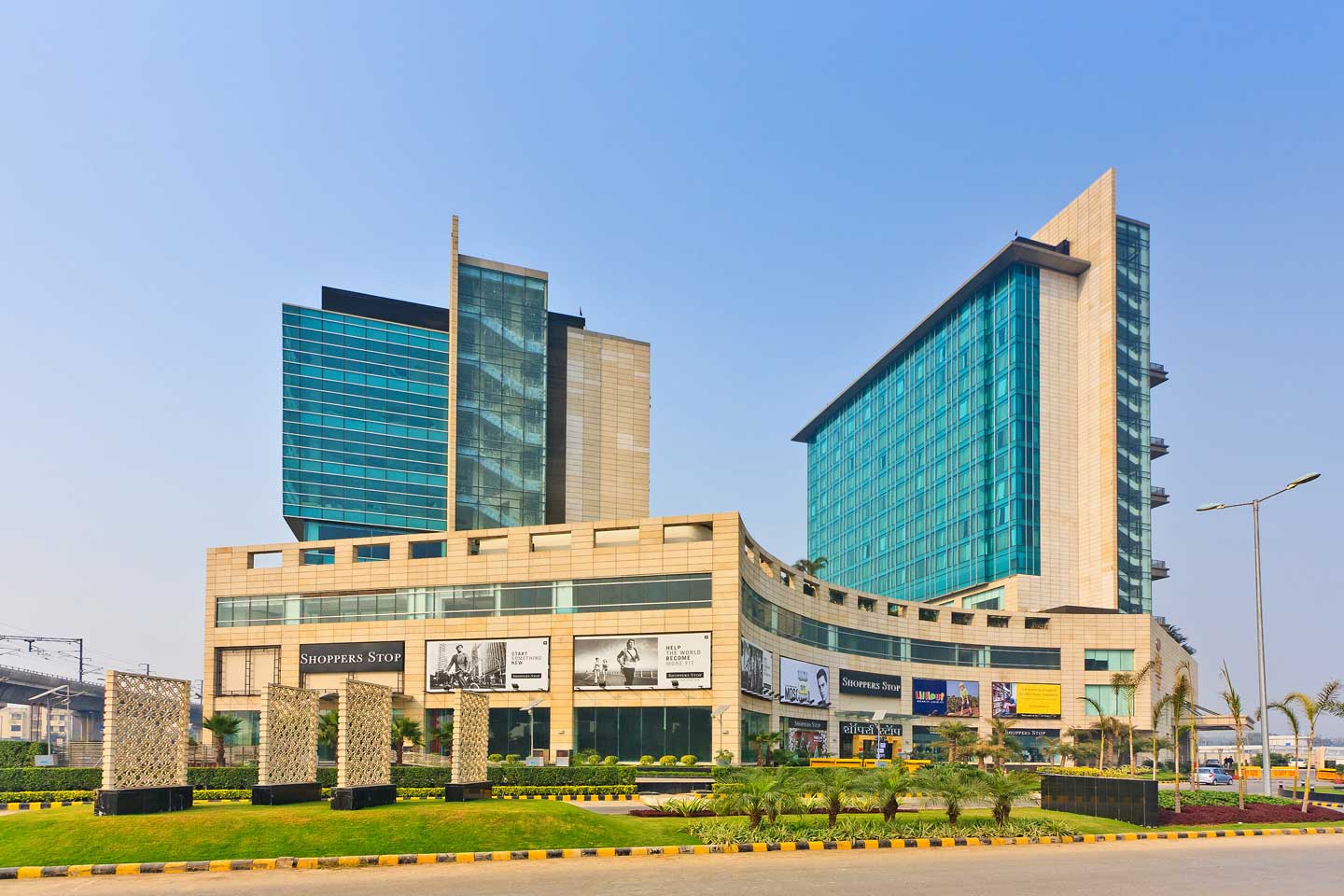 hotel crowne plaza LUXURY