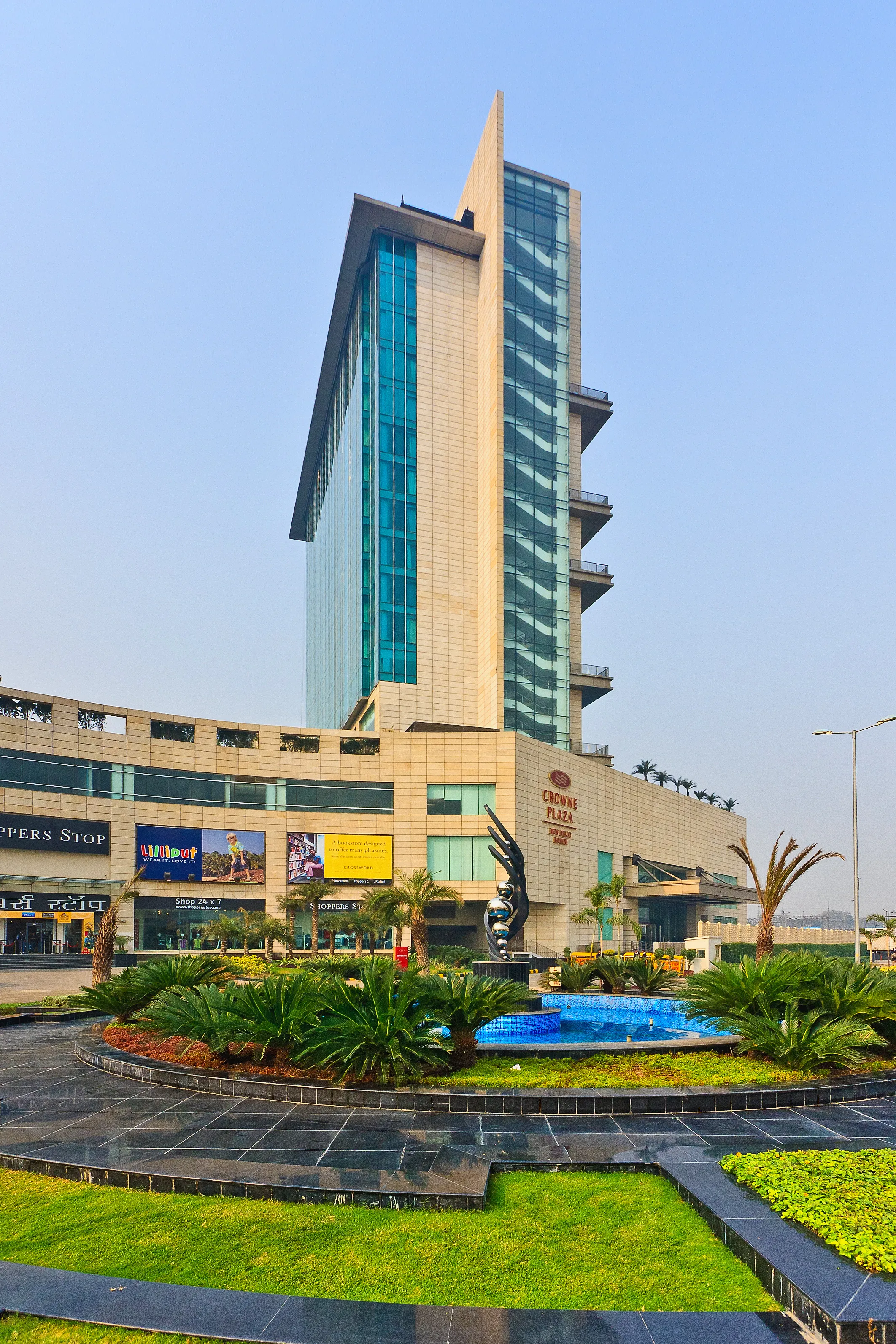 hotel crowne plaza